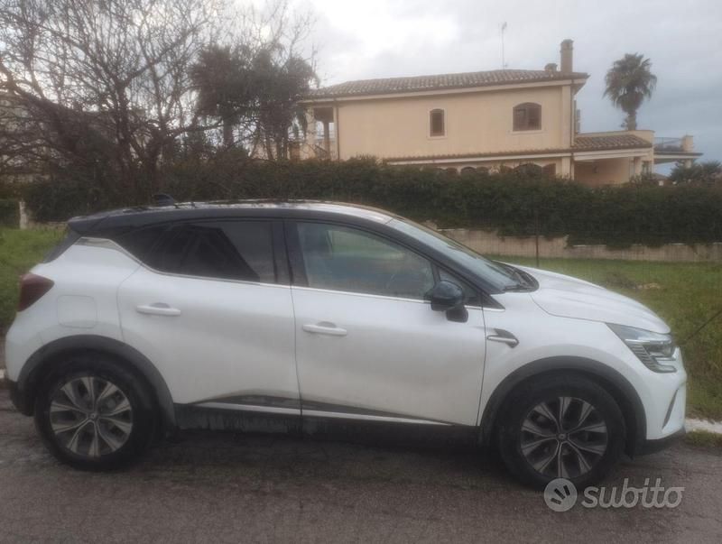 Usata Renault Captur Techno 100 CV (73 kW) 2023 Bianco SUV