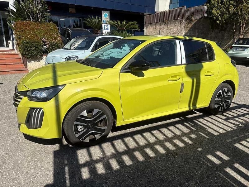 Usata Peugeot 208 Allure 101 CV (74 kW) 2025 Utilitaria