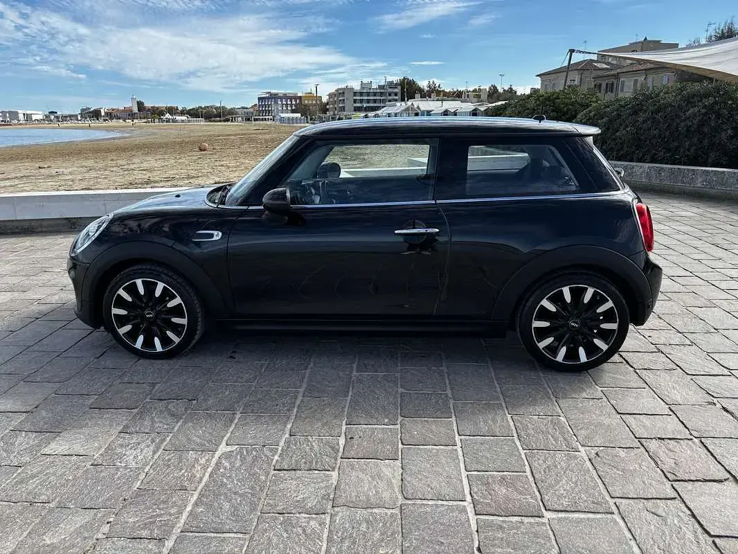 Usata Mini Cooper D 116 CV (85 kW) 2018 Nero Utilitaria