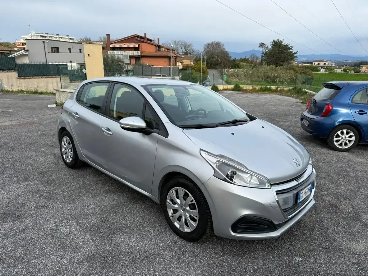 Usata Peugeot 208 Access 82 CV (60 kW) 2017 Argento Utilitaria