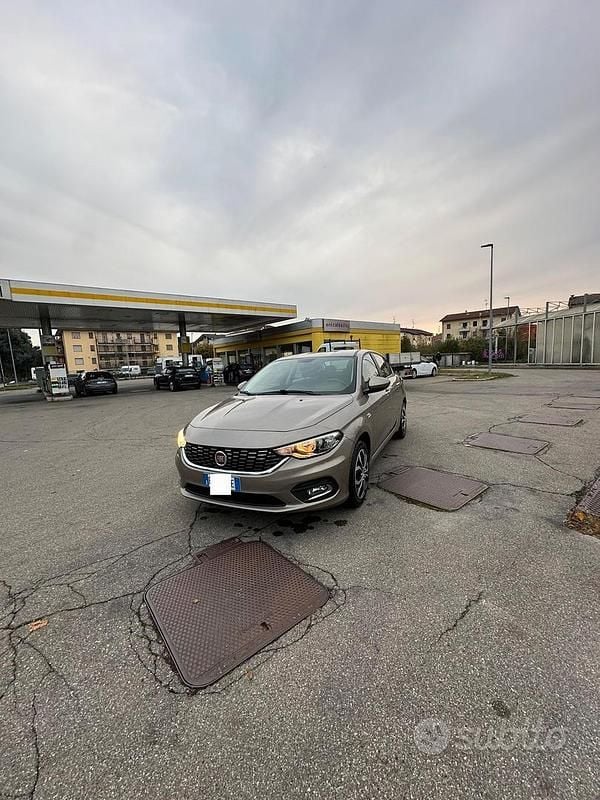 Usata Fiat Tipo 120 CV (88 kW) 2017 Grigio Berlina