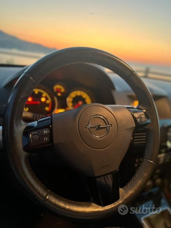 Usata Opel Astra 110 CV (80 kW) 2009 Nero Station wagon