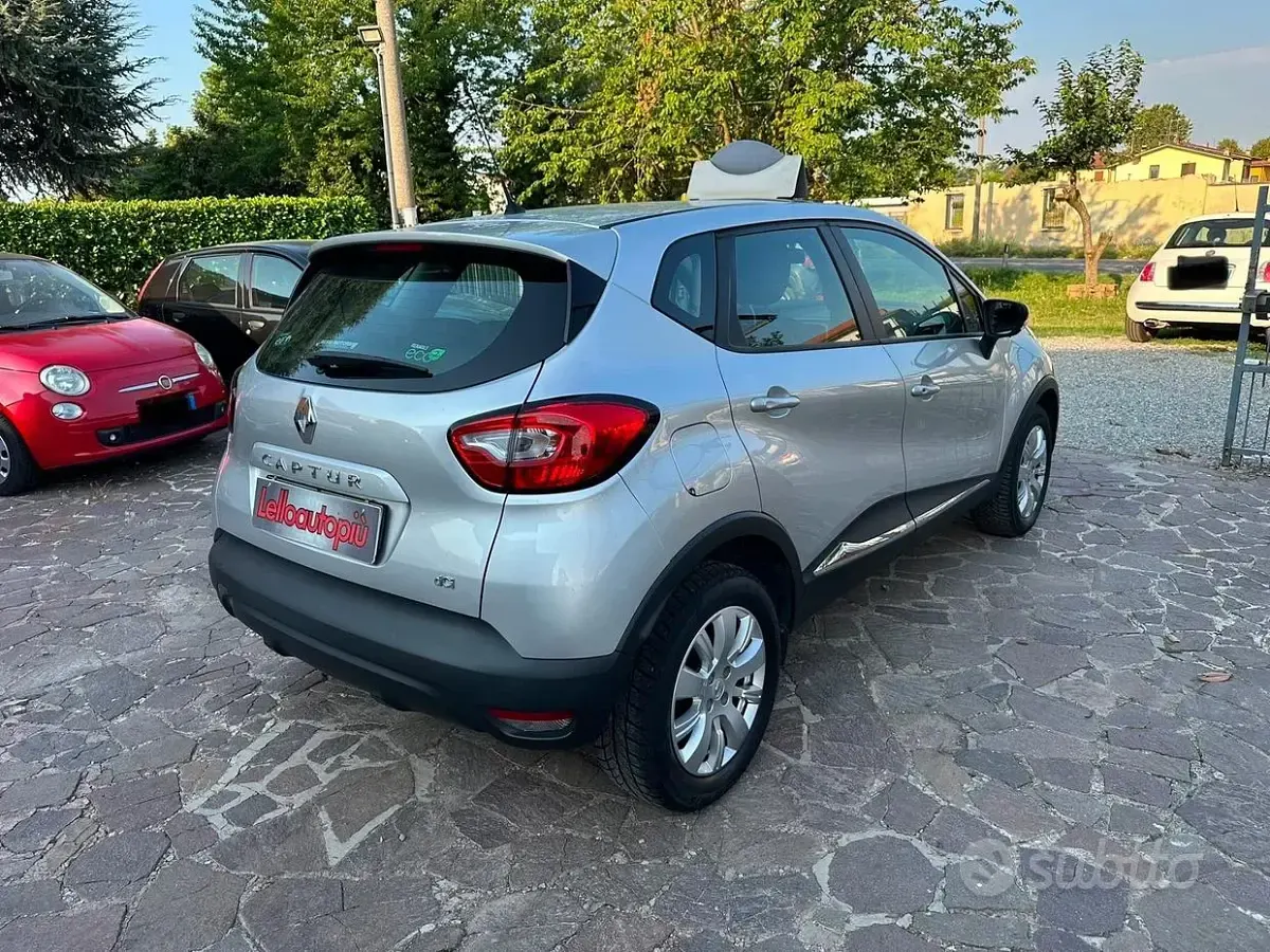 Usata Renault Captur Iconic 90 CV (66 kW) 2015 Grigio SUV