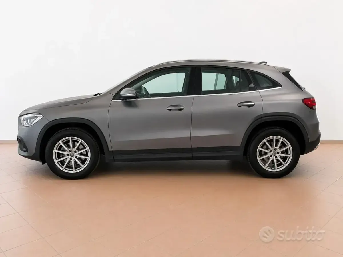 Usata Mercedes GLA200 Business 150 CV (110 kW) 2023 Grigio SUV