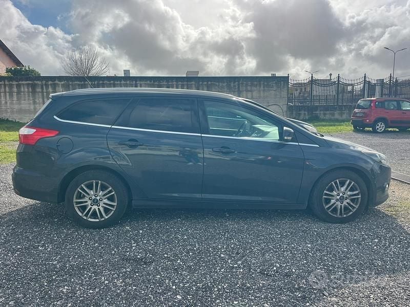 Usata Ford Focus 115 CV (84 kW) 2013 Blu Station wagon