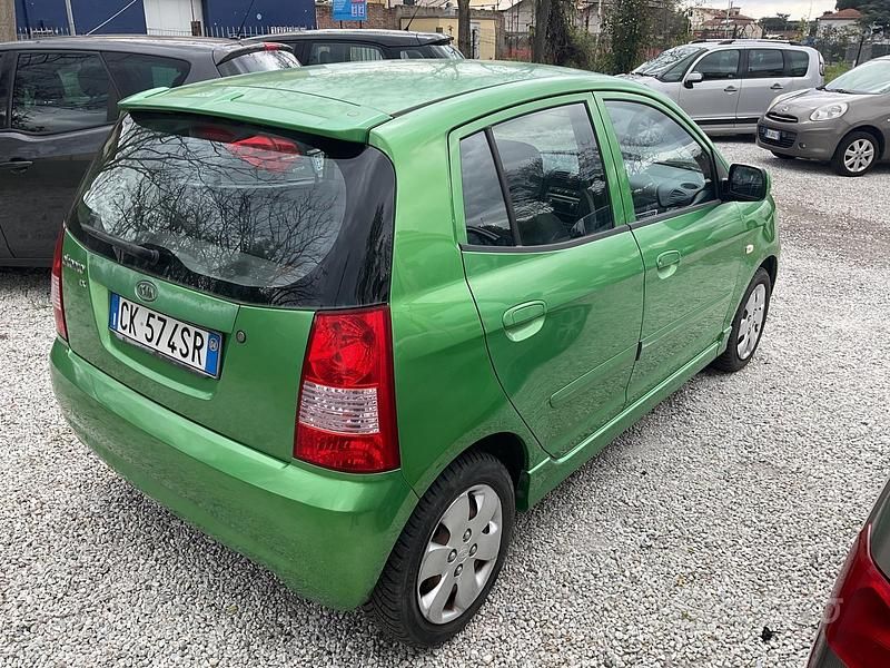 Usata Kia Picanto EX 65 CV (47 kW) 2004 Verde Utilitaria