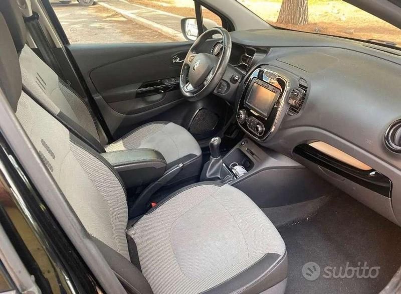 Usata Renault Captur Intens 90 CV (66 kW) 2016 Nero SUV