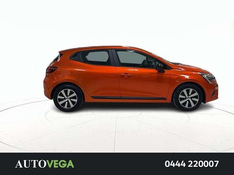 Usata Renault Clio V Business 140 CV (102 kW) 2023 Vari colori pastello Berlina