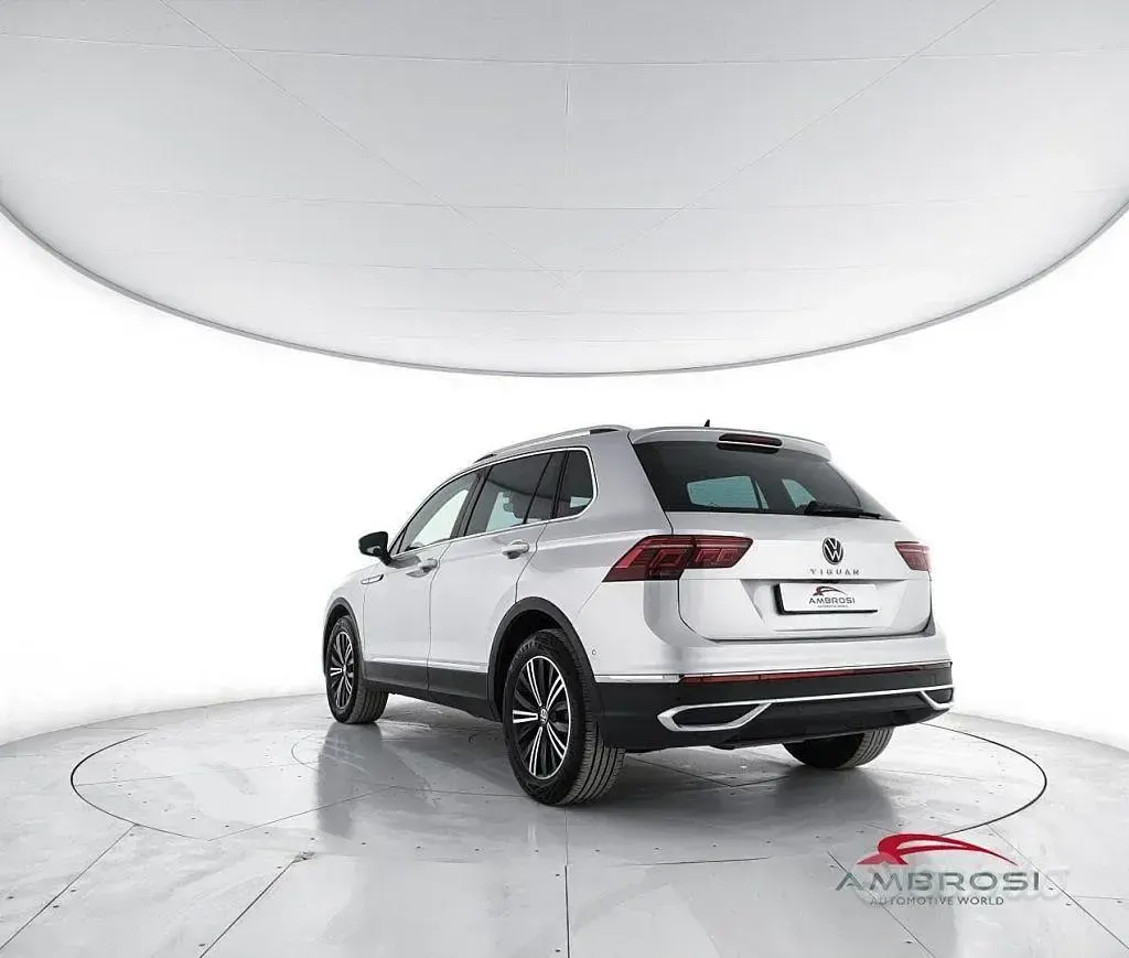 Usata VW Tiguan Elegance 150 CV (110 kW) 2024 Grigio SUV
