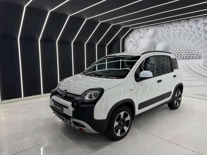 Usata Fiat Panda Cross Cross 69 CV (50 kW) 2023 Bianco e nero Utilitaria