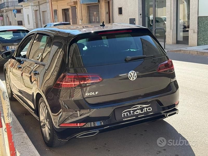 Używany VW Golf VII R-line 150 KM (110 kW) 2019 Czarny Sedan/Limuzyna