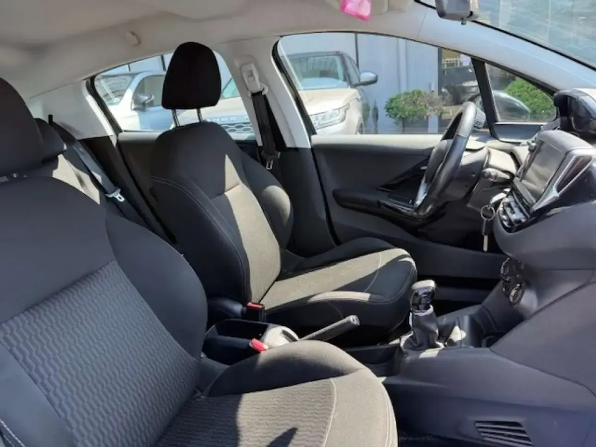 Usata Peugeot 208 Active 82 CV (60 kW) 2018 Blue scuro Utilitaria