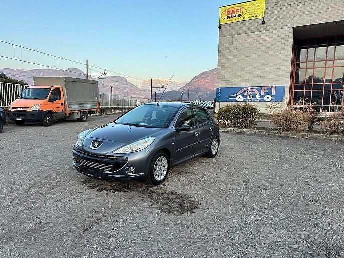 Usata Peugeot 207 Active 92 CV (67 kW) 2011 Grigio Berlina