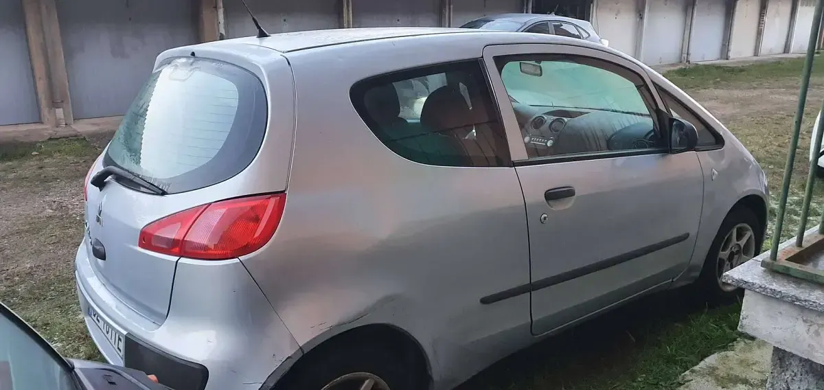Usata Mitsubishi Colt 75 CV (55 kW) 2006 Blu/azzurro Berlina