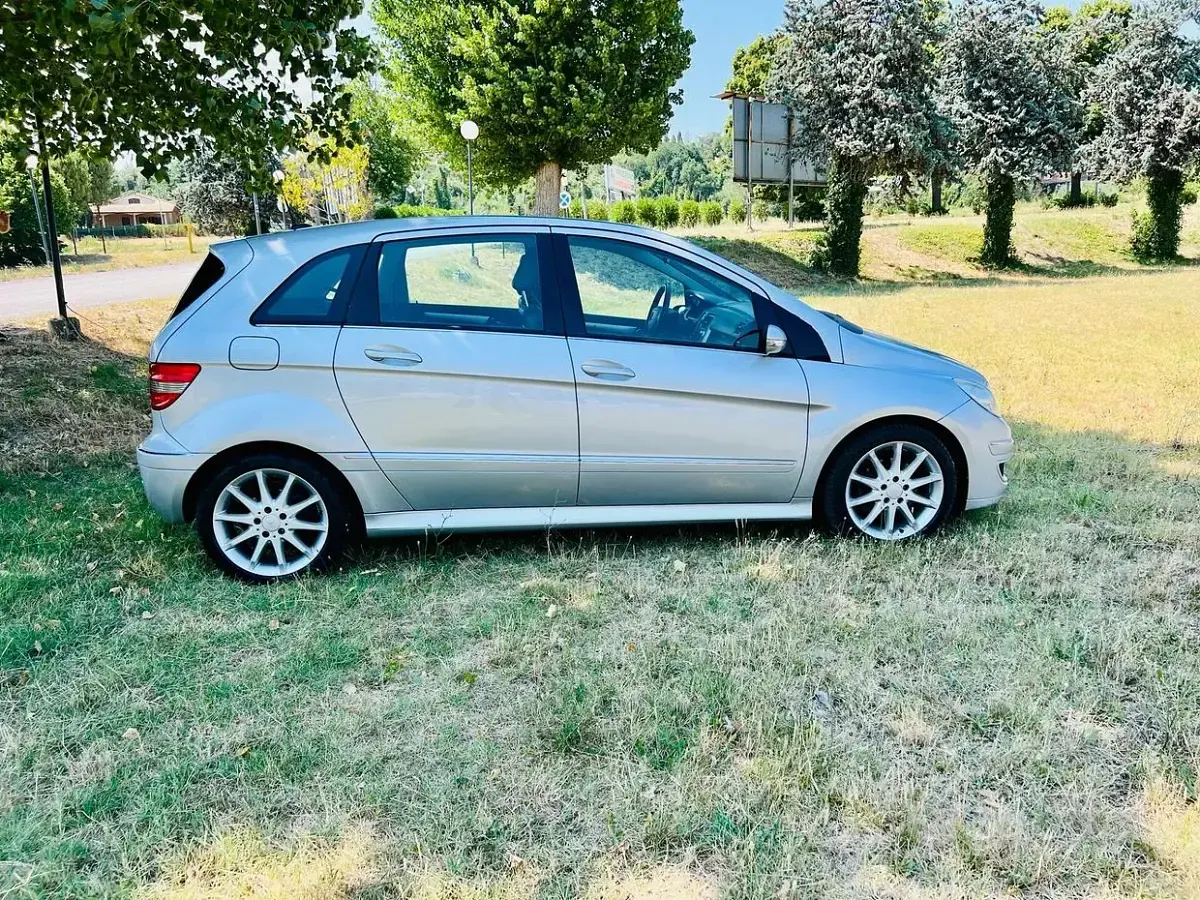 Usata Mercedes B180 109 CV (80 kW) 2008 Grigio Monovolume