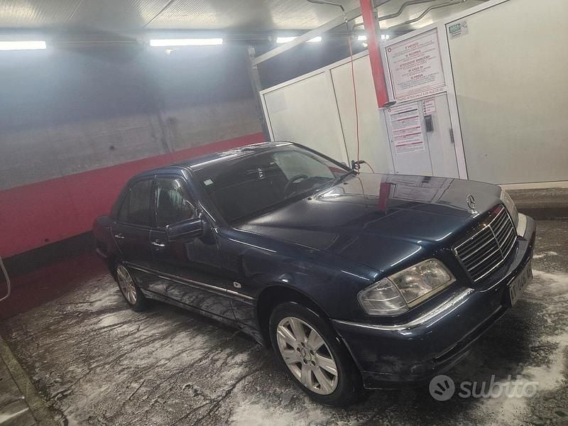 Usata Mercedes 180 122 CV (89 kW) 1997 Blu Berlina