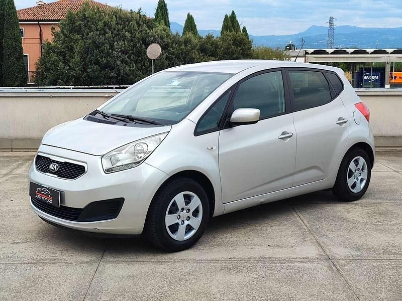 Usata Kia Venga 90 CV (66 kW) 2012 Argento Utilitaria