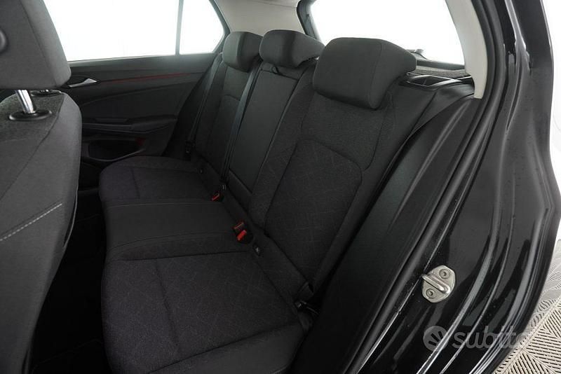Usata VW Golf VIII Life 110 CV (80 kW) 2024 Nero