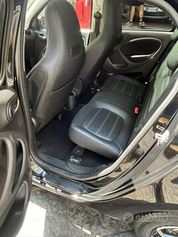 Usata Smart ForFour 2016 Nero Utilitaria