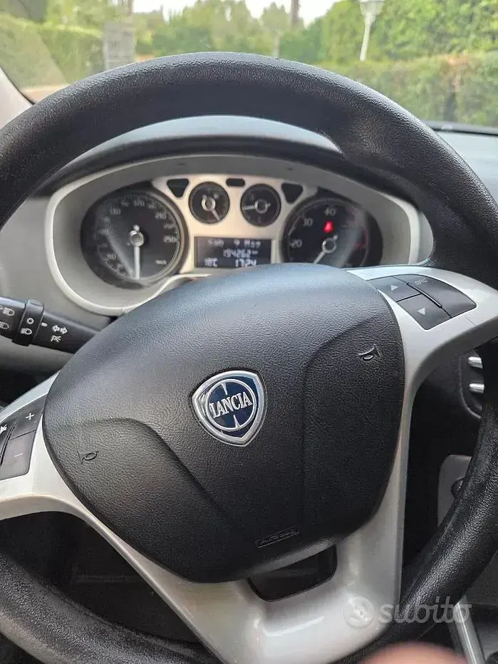 Gebraucht Lancia Delta 120 PS (88 kW) 2010 Grau Kleinwagen