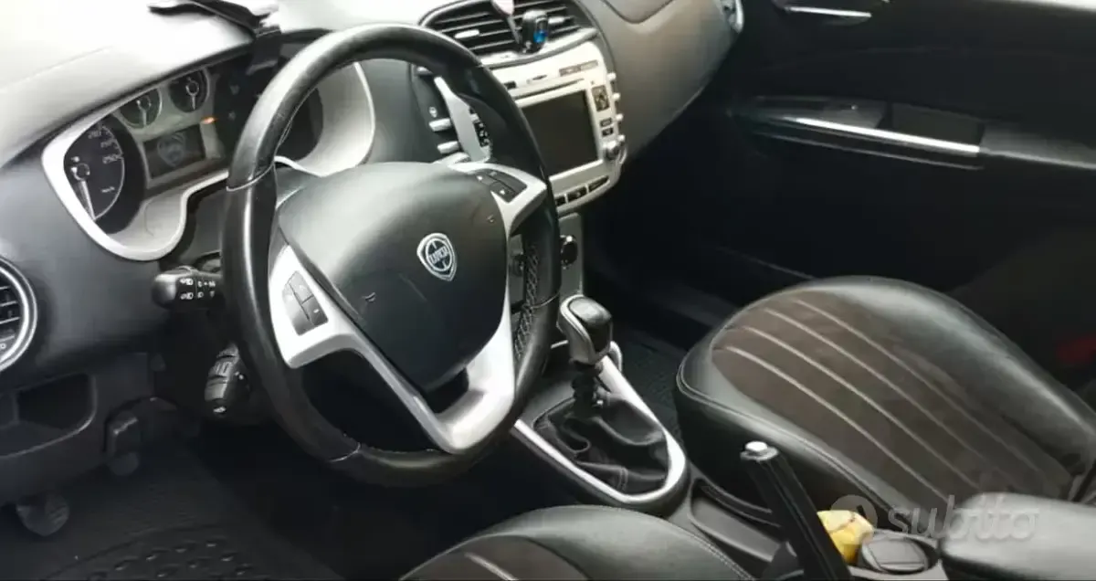 Usata Lancia Delta 120 CV (88 kW) 2010 Nero Utilitaria