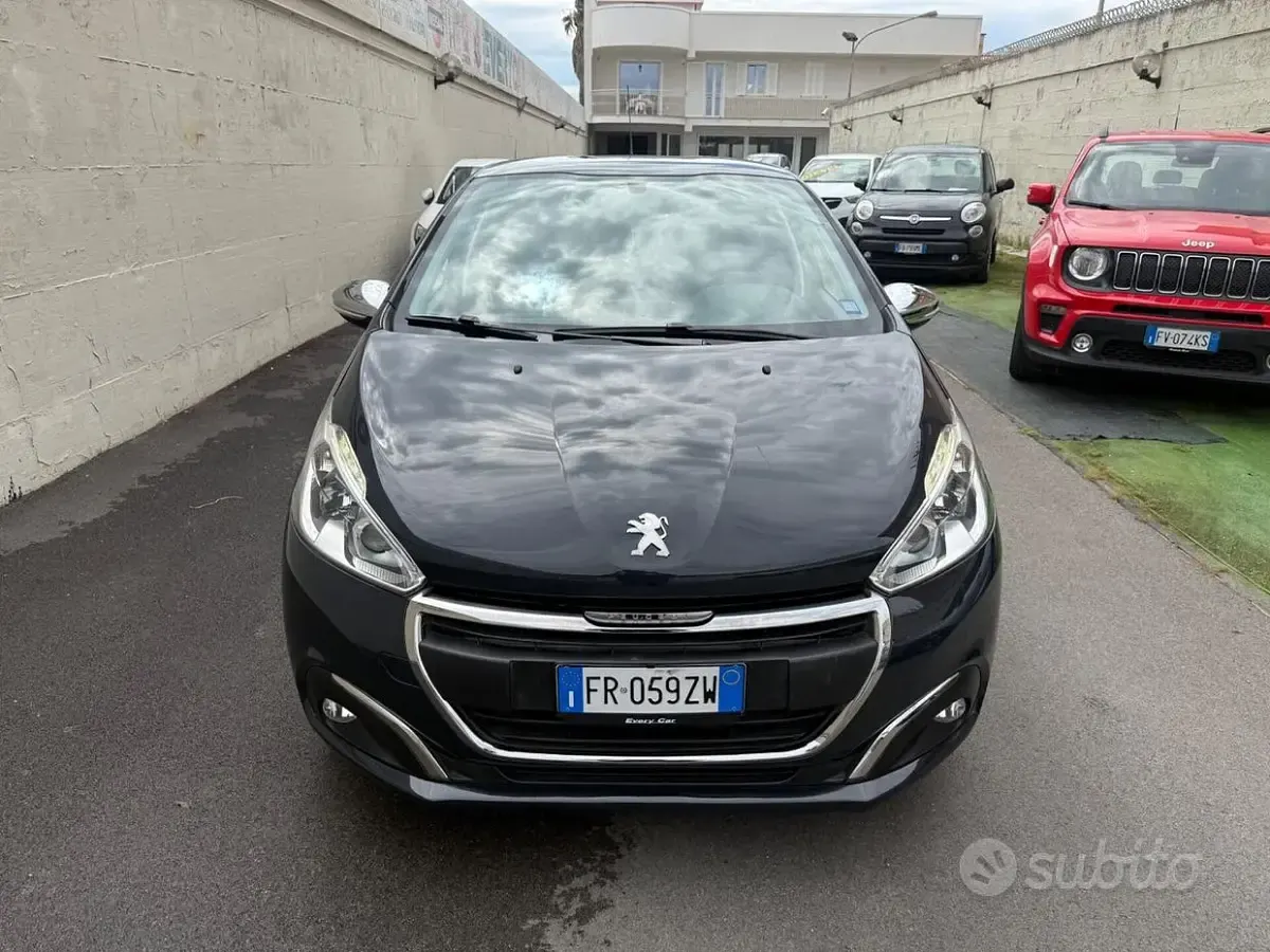 Usata Peugeot 208 Style 82 CV (60 kW) 2018 Grigio Utilitaria