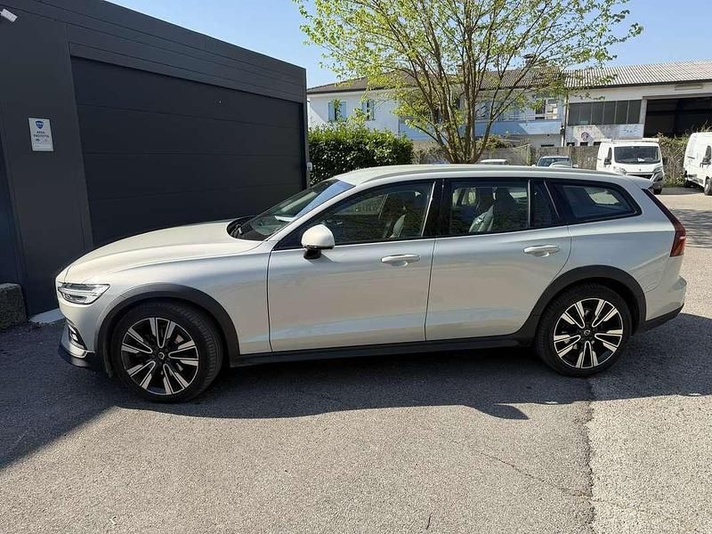 Usata Volvo V60 CC Pro 190 CV (139 kW) 2020 Station wagon