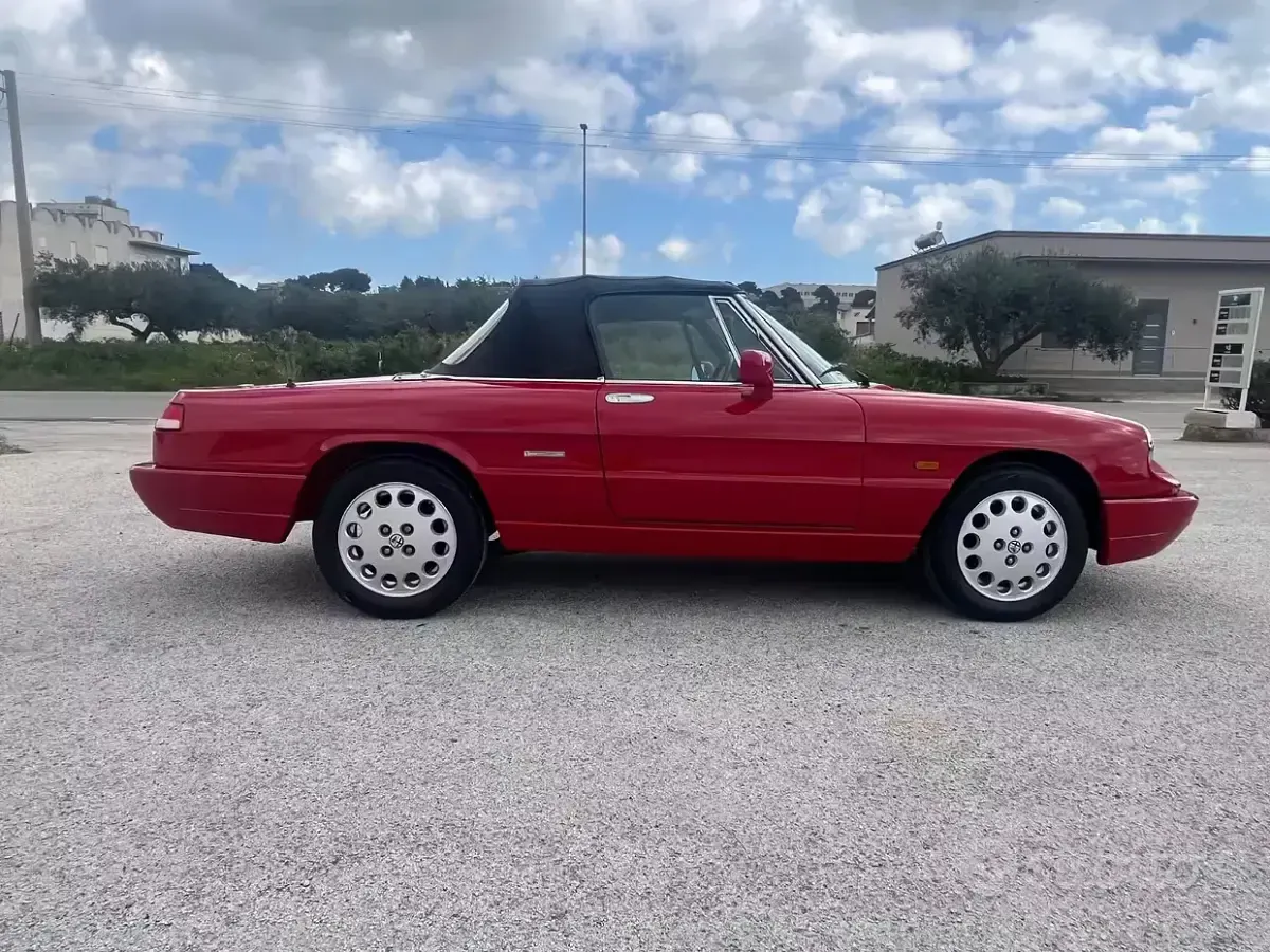 Usata Alfa Romeo Spider 117 CV (86 kW) 1992 Rosso Cabrio