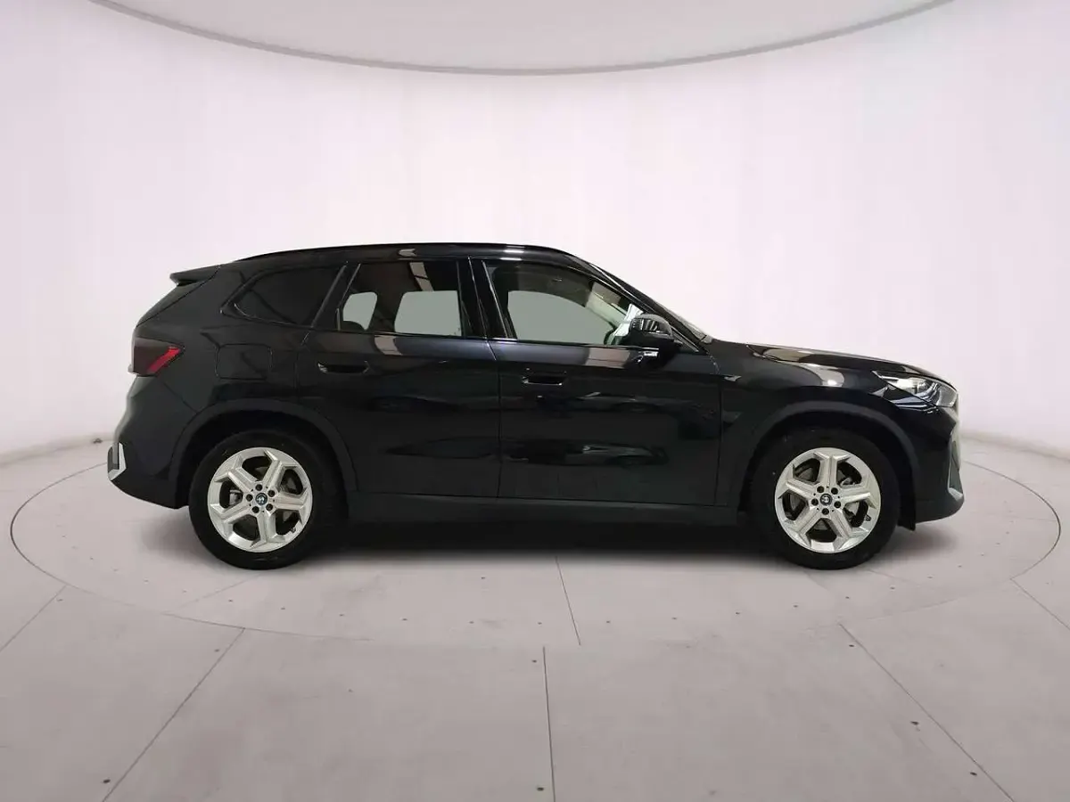 Usata BMW iX1 Comfort Edition 150 kW (204 CV) 2025 Black sapphire SUV