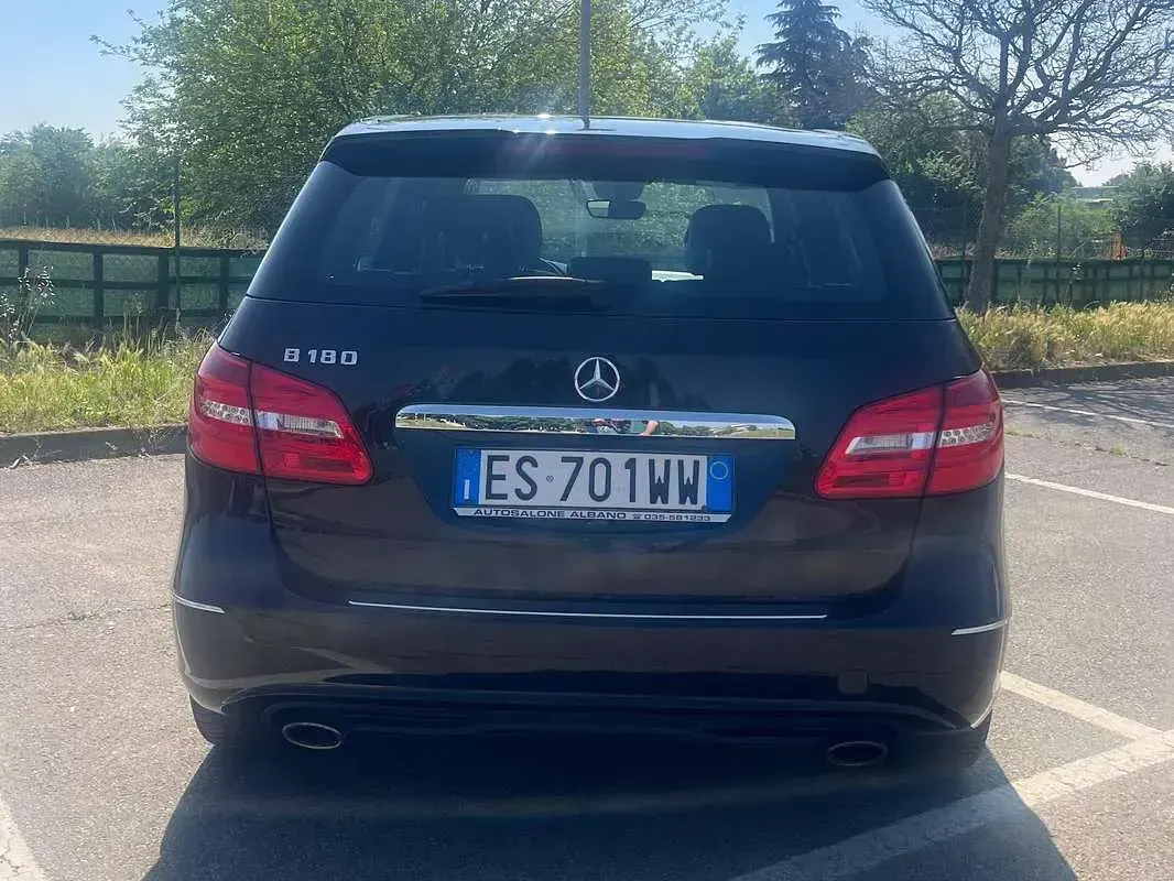 Usata Mercedes B180 Premium 122 CV (89 kW) 2013 Nero Utilitaria