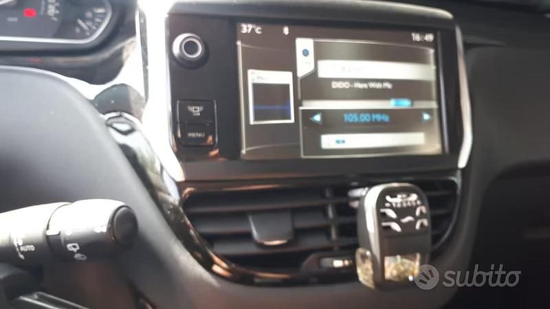 Usata Peugeot 208 92 CV (67 kW) 2013 Bianco Utilitaria