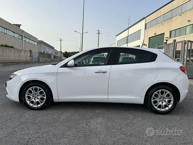 Usata Alfa Romeo Giulietta Super 120 CV (88 kW) 2016 Bianco Utilitaria