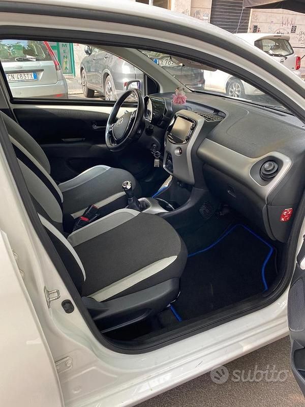 Usata Toyota Aygo 69 CV (50 kW) 2017 Bianco Utilitaria