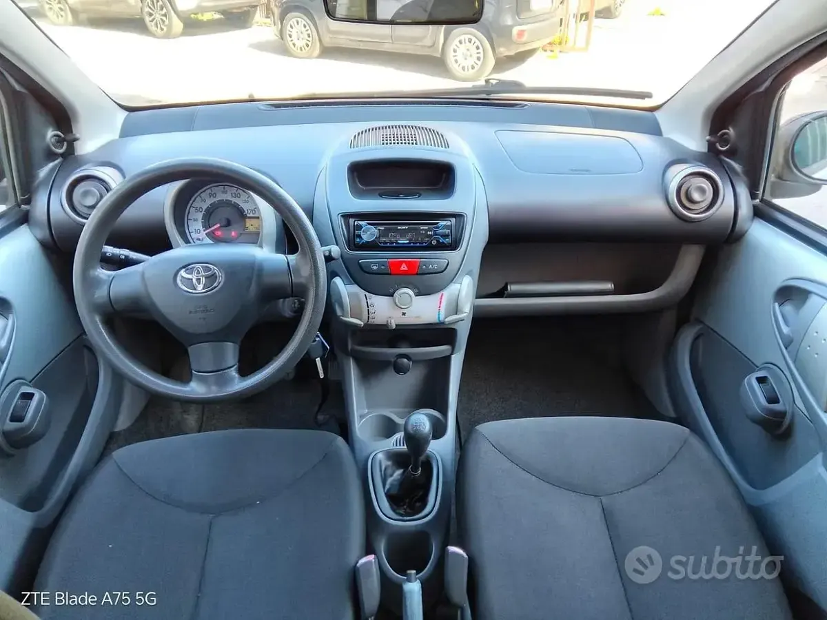 Usata Toyota Aygo 68 CV (50 kW) 2007 Grigio Utilitaria
