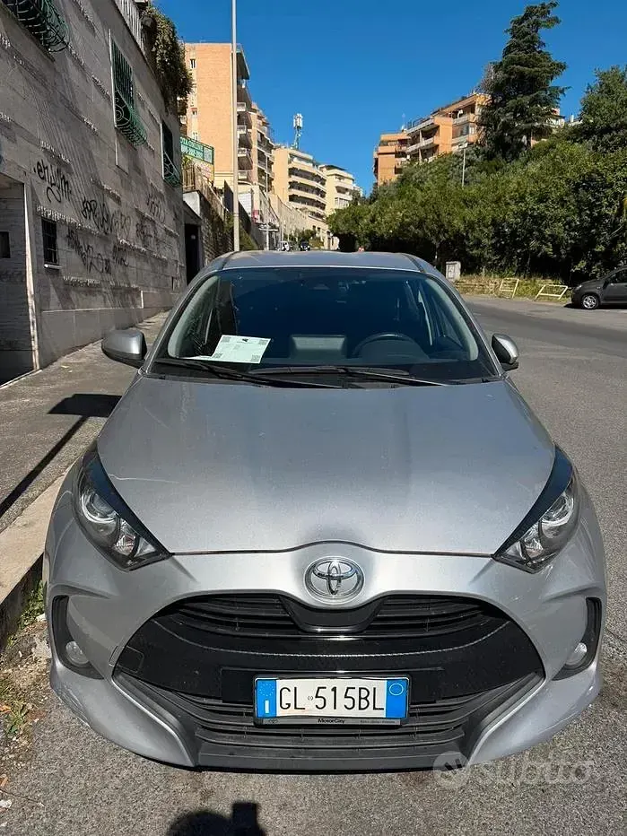 Usata Toyota Yaris 65 CV (47 kW) 2022 Grigio Utilitaria