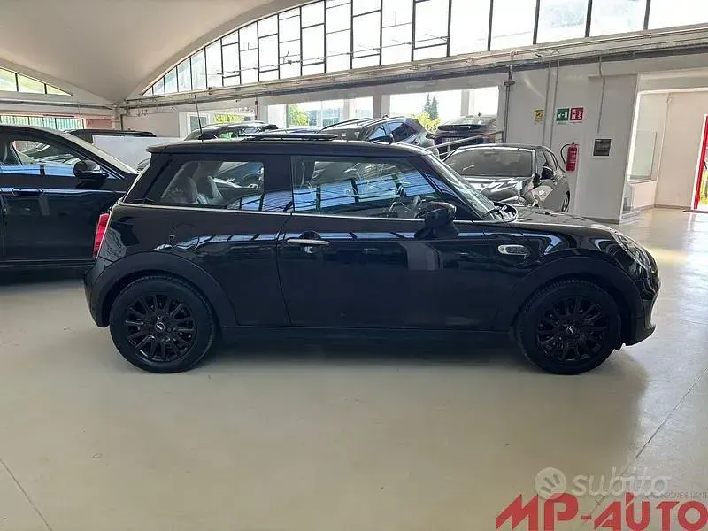 Usata Mini ONE 102 CV (75 kW) 2020 Nero Utilitaria