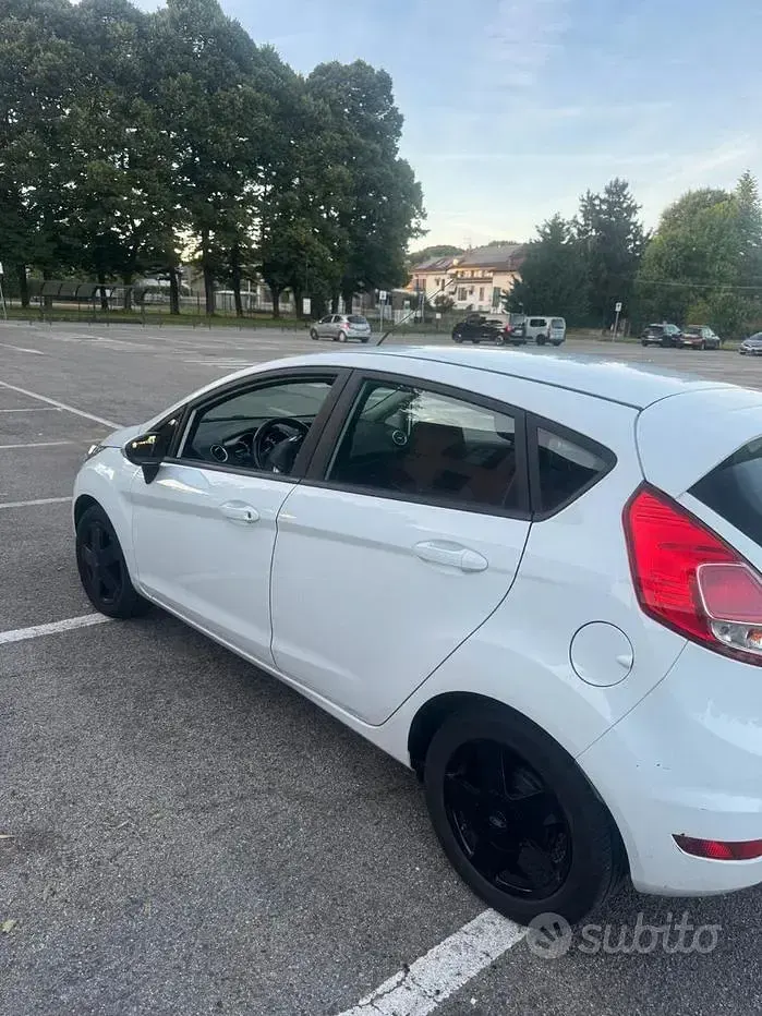 Usata Ford Fiesta 60 CV (44 kW) 2016 Utilitaria
