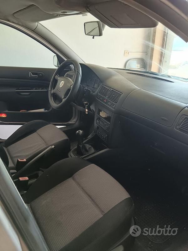 Usata VW Golf IV 101 CV (74 kW) 2002 Grigio Berlina