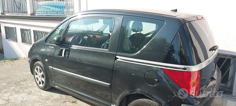 Usata Peugeot 1007 65 CV (47 kW) 2005 Nero Monovolume