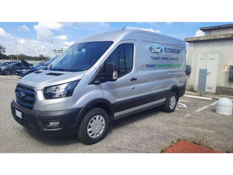 Usata Ford E-Transit 183 kW (250 CV) 2023 Grigio metallizzato Furgone