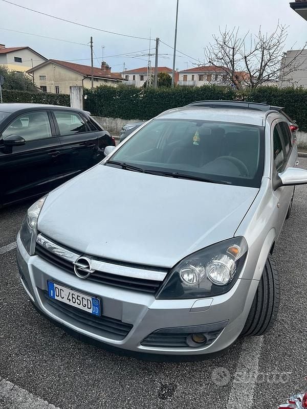 Usata Opel Astra 110 CV (80 kW) 2006 Grigio Station wagon