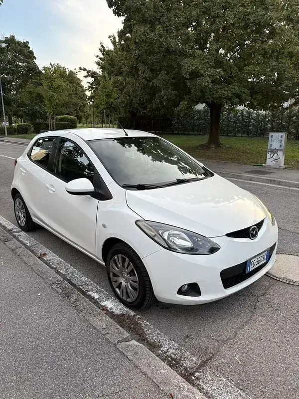 Usata Mazda 2 75 CV (55 kW) 2011 Utilitaria