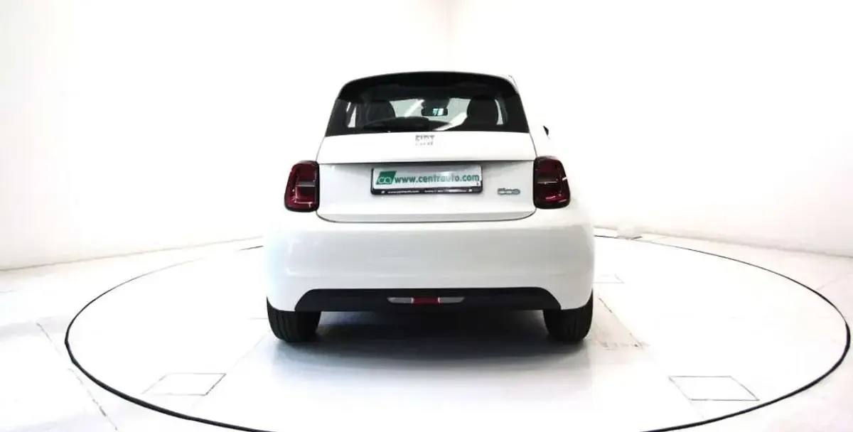 Usata Fiat 500e Action 42 kW (58 CV) 2023 Bianco Utilitaria