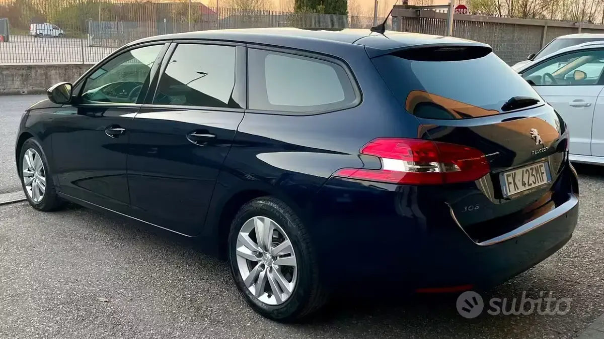 Usata Peugeot 308 SW Allure 120 CV (88 kW) 2017 Blu Station wagon