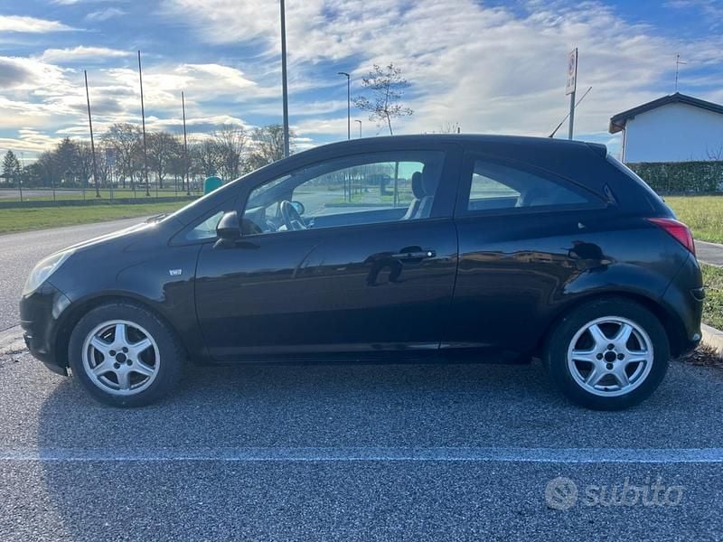Usata Opel Corsa 80 CV (58 kW) 2008 Nero Berlina