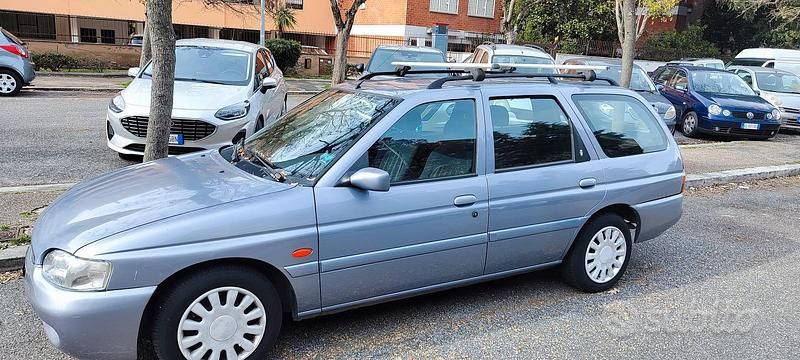Usata Ford Escort Ghia 88 CV (64 kW) 1997 Grigio Station wagon