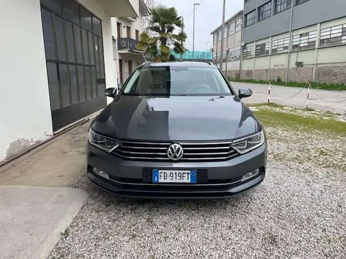 Usata VW Passat Highline 120 CV (88 kW) 2015 Grigio Station wagon
