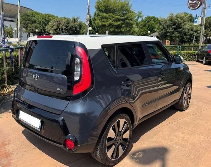 Usata Kia Soul 136 CV (100 kW) 2015 Bicolor con tettino bianco SUV
