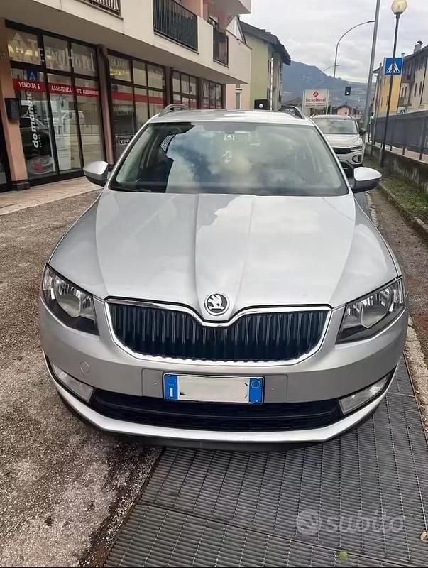 Usata Skoda Octavia Ambition 105 CV (77 kW) 2014 Grigio Utilitaria