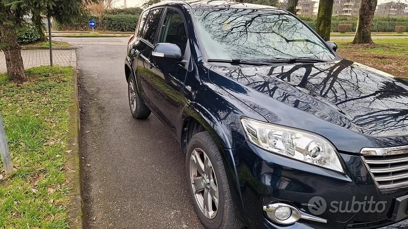 Usata Toyota RAV4 150 CV (110 kW) 2011 Blu SUV